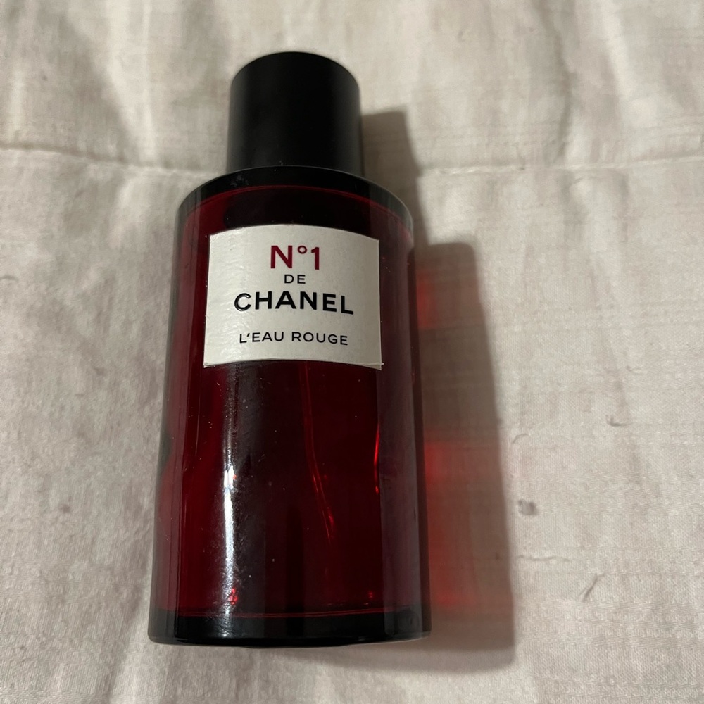 CHANEL N°1 L'Eau Rouge in Elegant Red